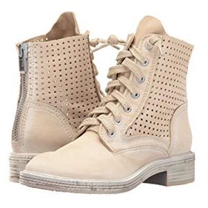 NWOT Dolce Vita Aldis Booties